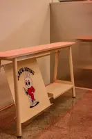 브랜드 캐릭터가 살아있는 커스텀 벤치